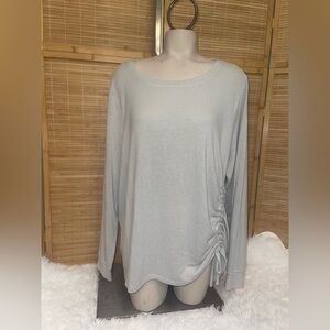 Simply Vera Wang light gray soft long sleeve top with ruched side size XL blouse